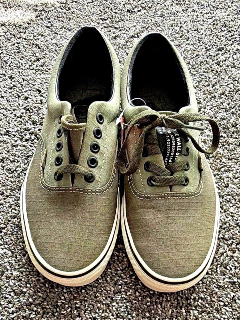 Vans Authentic Sneakers in Green & White US 9.0